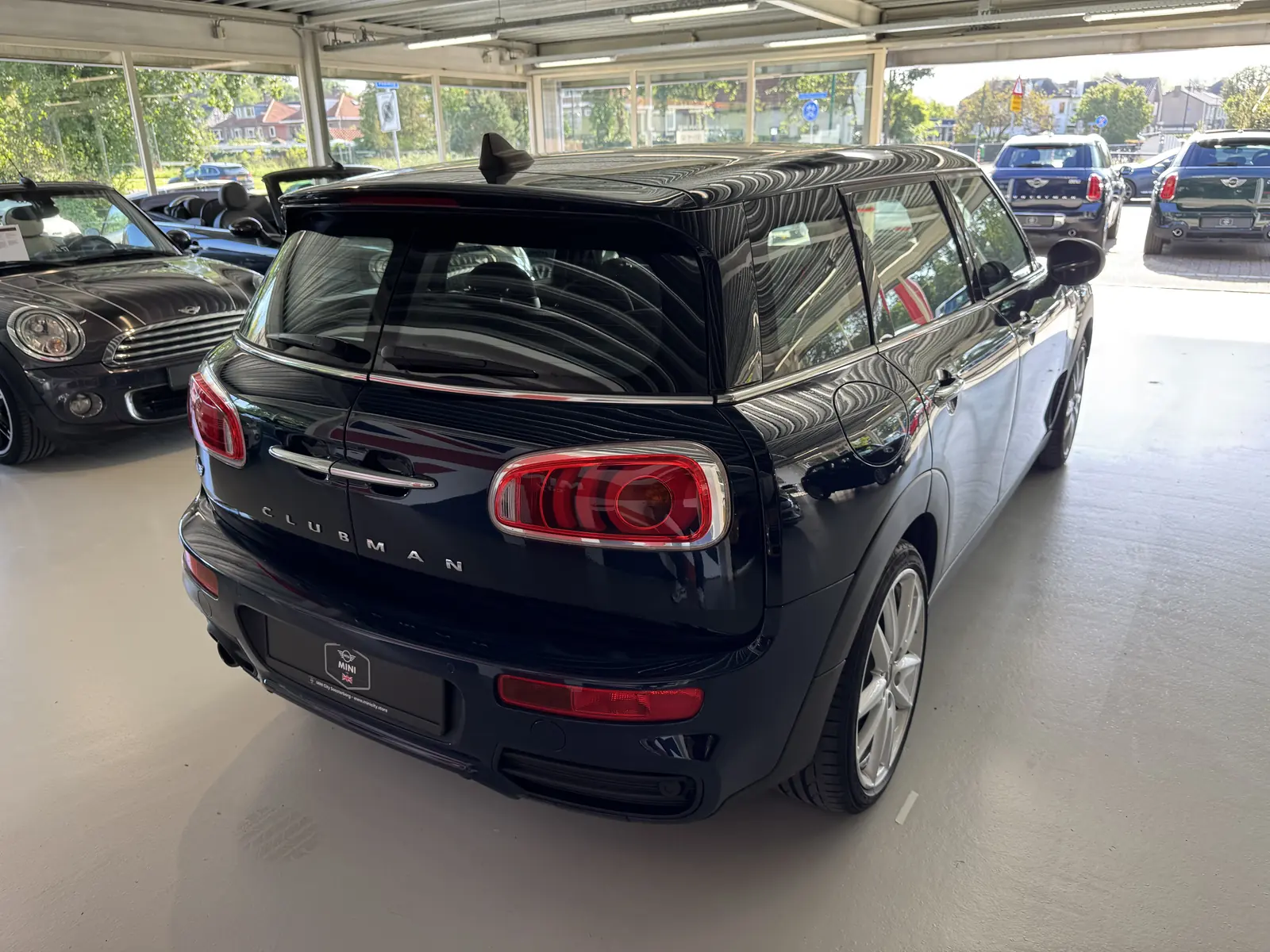 MINI Clubman 2016 in blauw, driekwart achter