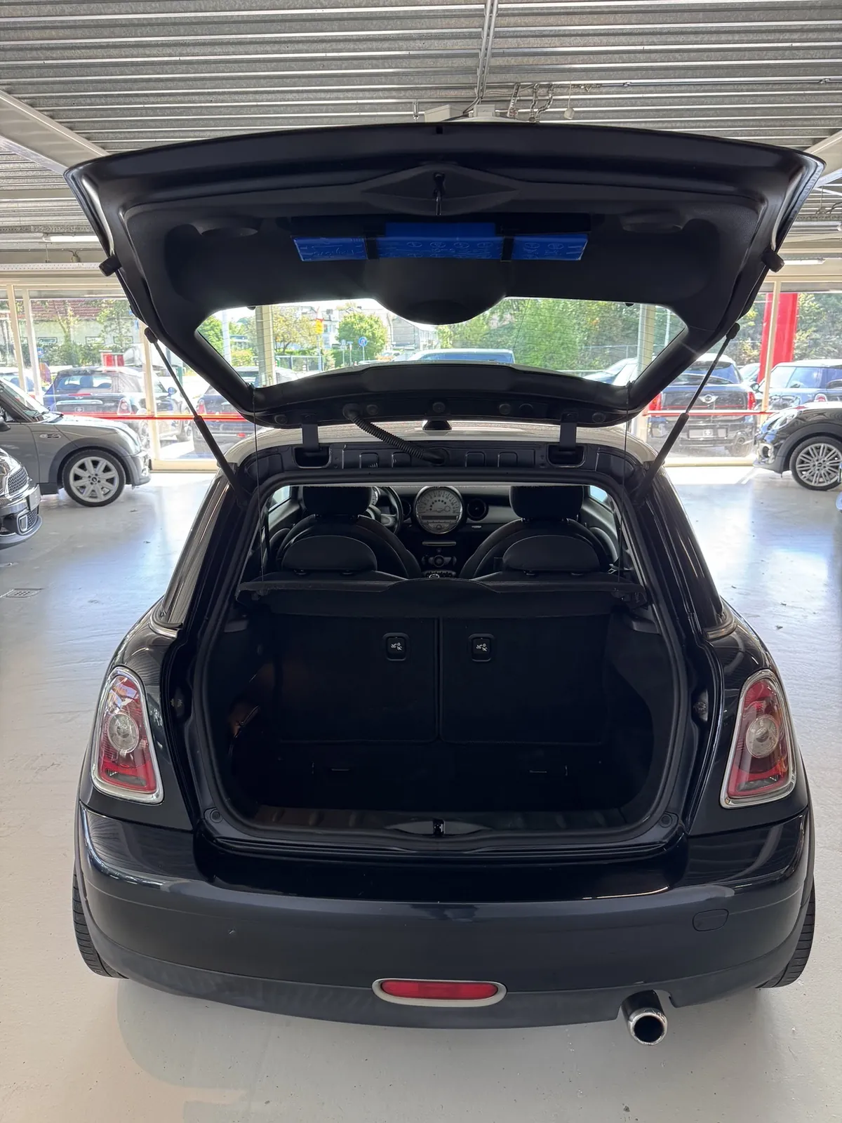 Interieur van de MINI Cooper, kofferbak