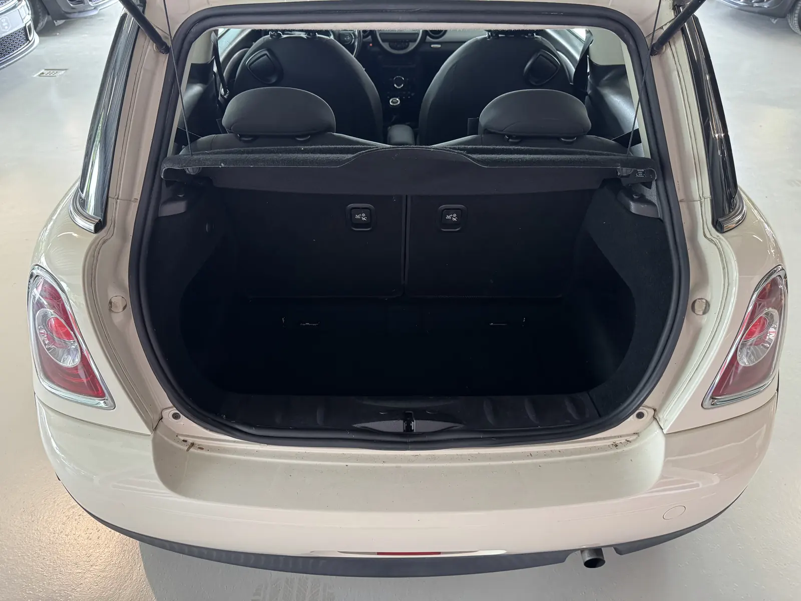 Interieur van de MINI One, kofferbak