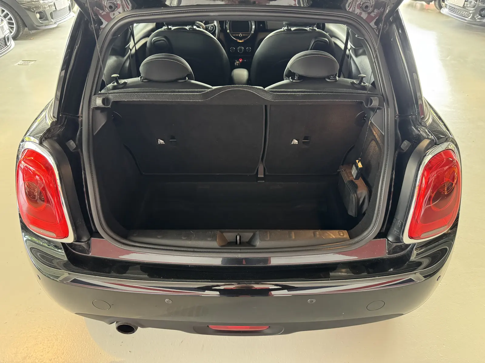 Interieur van de MINI Cooper, kofferbak
