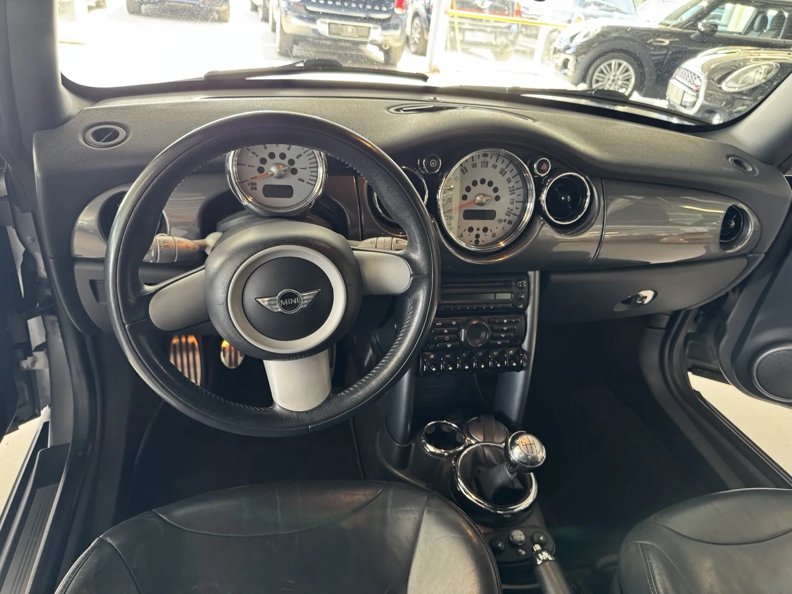 Interieur van de MINI Cooper S Cabrio, dashboard