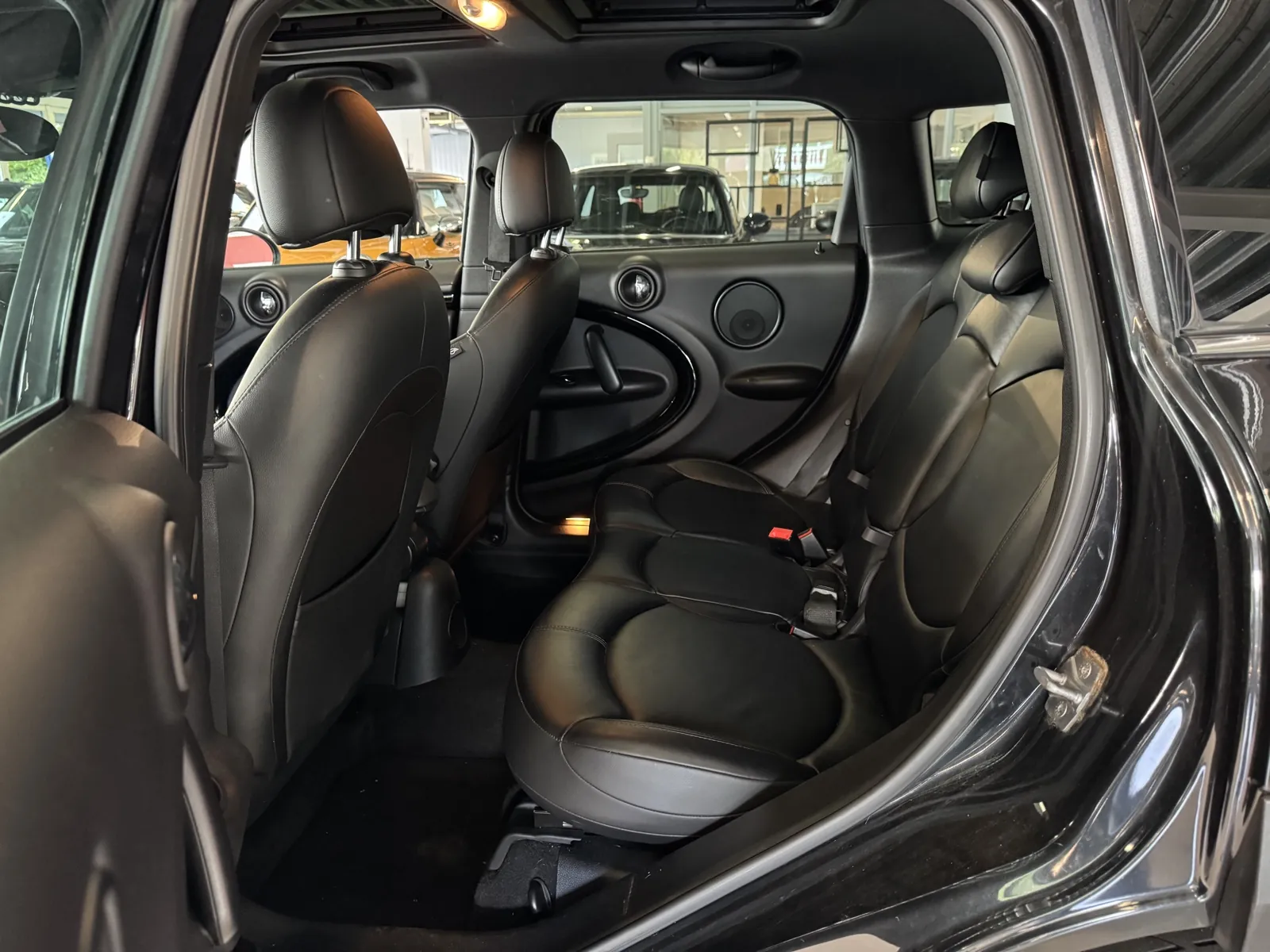 Interieur van de MINI Countryman, achterbank
