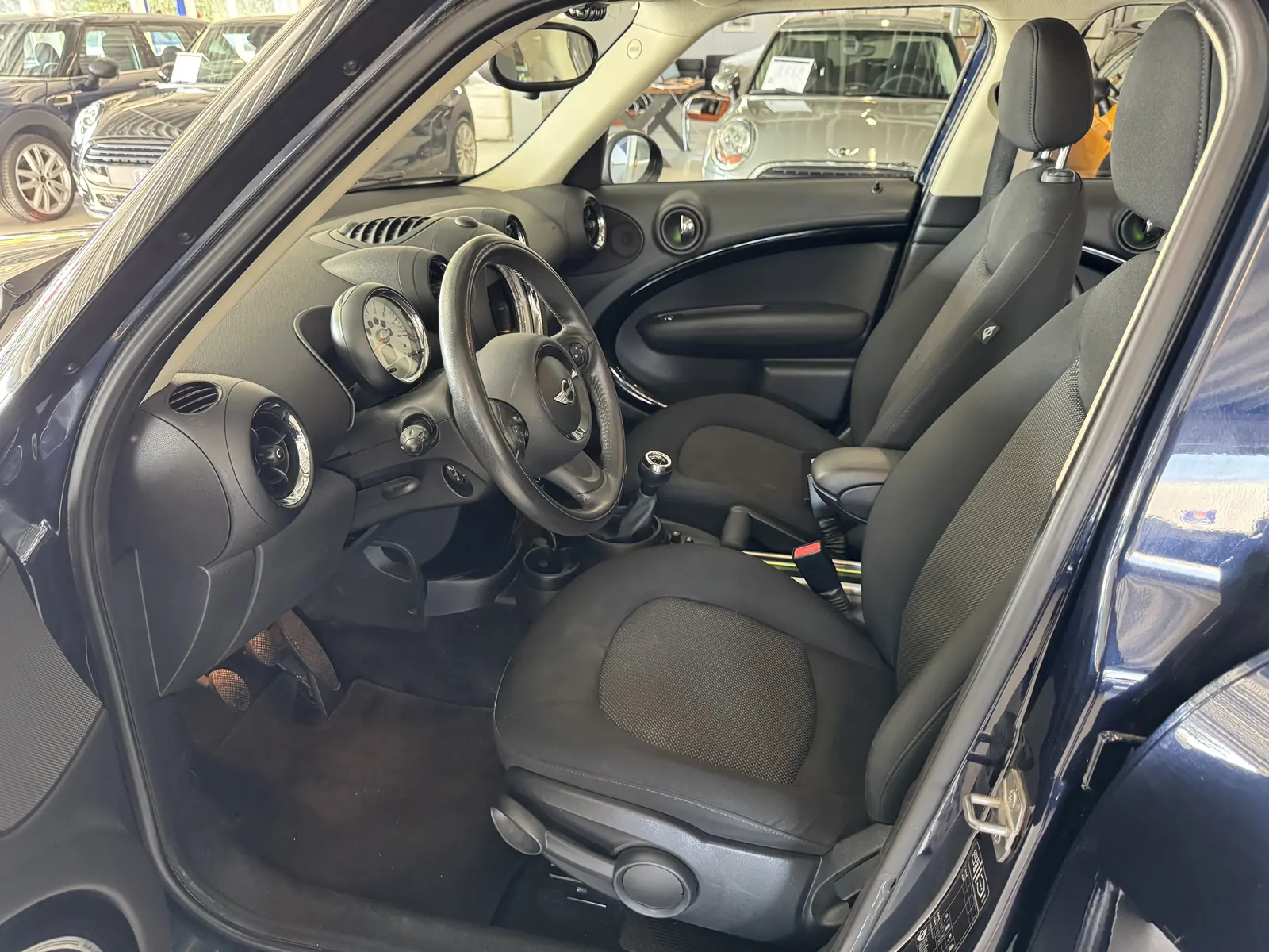 Interieur van de MINI Countryman, dashboard en stuur