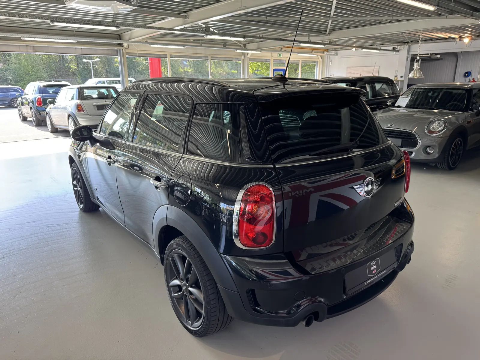 MINI Countryman S All4 2012 in zwart, driekwart achter, ander standpunt