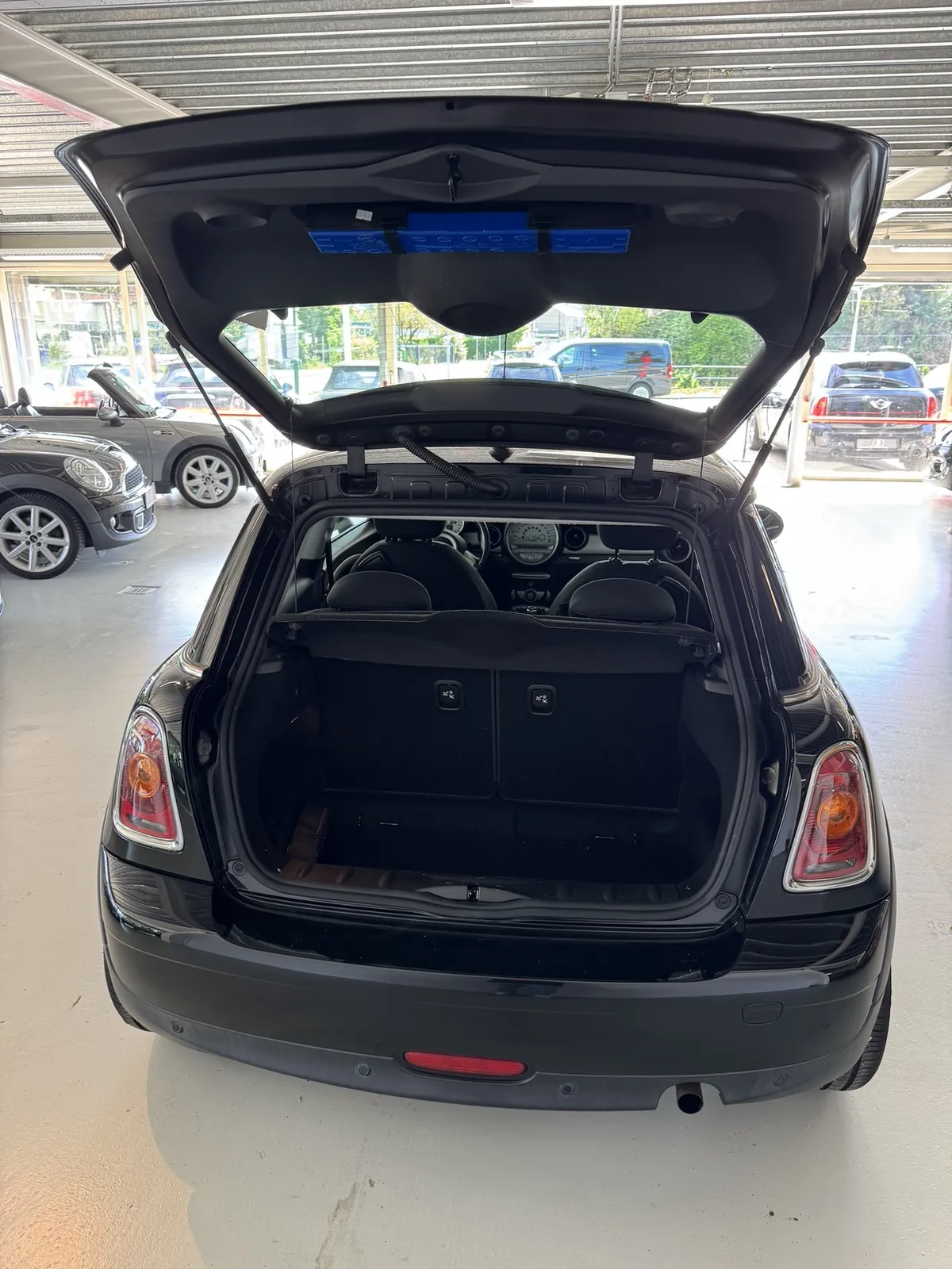 Interieur van de MINI One, kofferbak