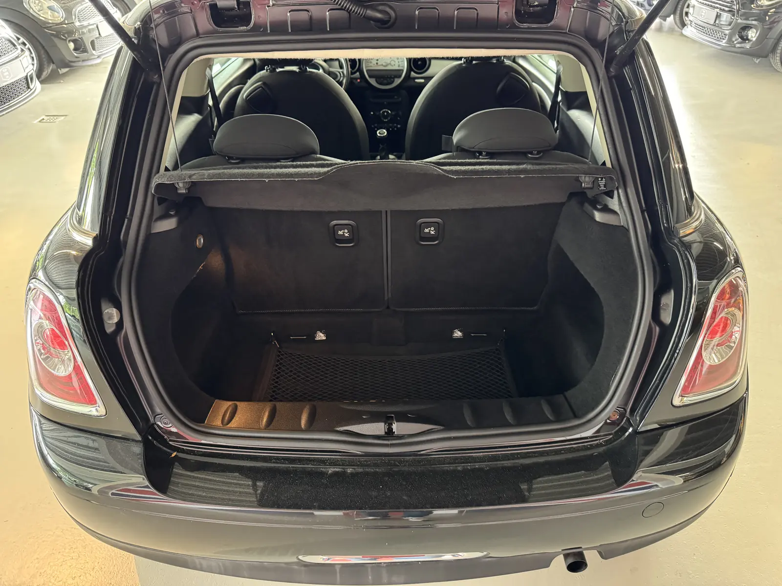 Interieur van de MINI One, kofferbak