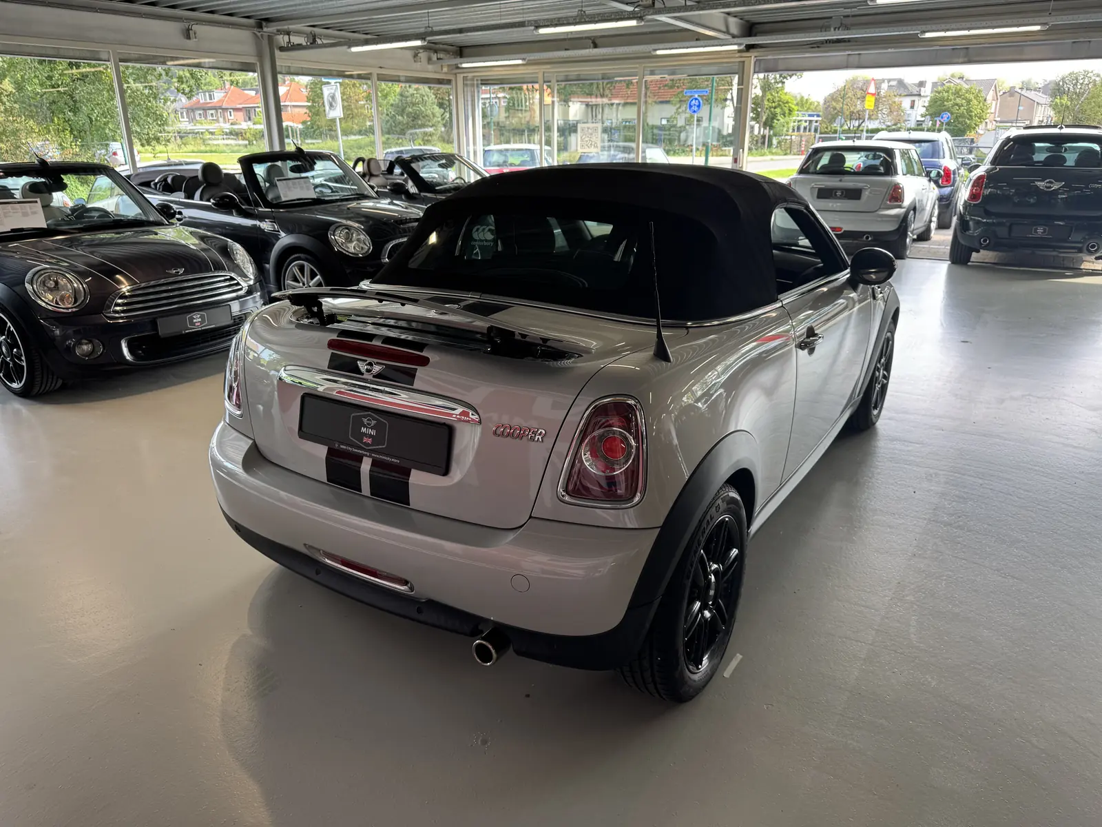 MINI Roadster 2012 met gesloten kap, driekwart achter