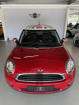 MINI Cooper 2009 in rood met Union Jack dak, voorzijde, kenteken 10-JGK-8