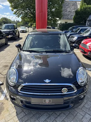 MINI One 2013 in zwart, vooraanzicht, kenteken KHZ-51-T